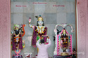 Pujya Deepakbhai Doing Aarti of Lord Krishna